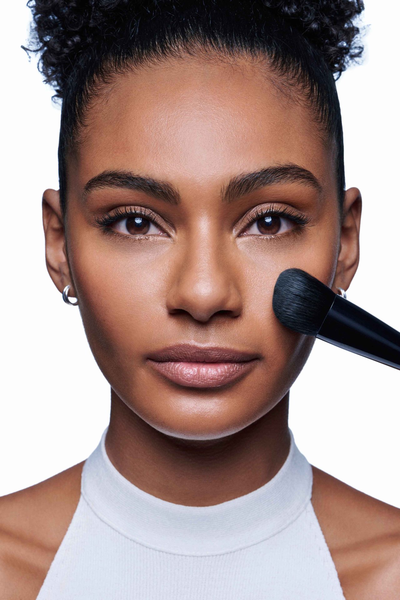 top-foundation-techniques-for-camouflaging-acne-prone-skin